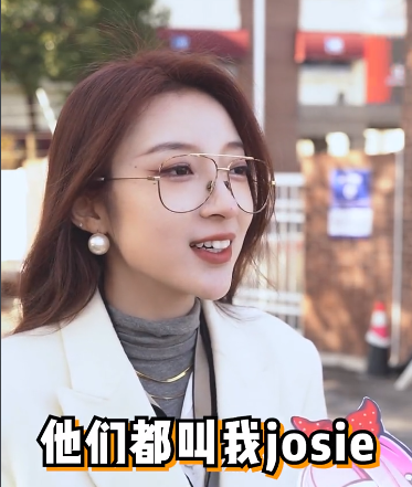 高中美女老師火了，用流利英語講高中數學，自曝每年留學花費100w