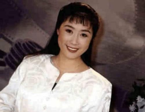 著名女主持江文華：《曲苑雜壇》停播10年後，她又過得怎樣？