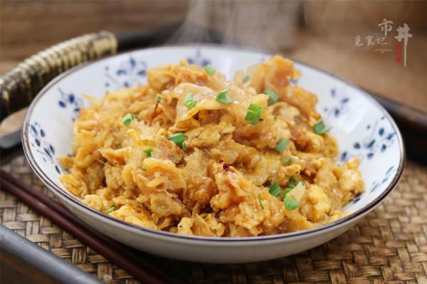 雞蛋和銀耳是絕配，炒一盤捨不得放下筷子，還不知道怎麼吃就虧了