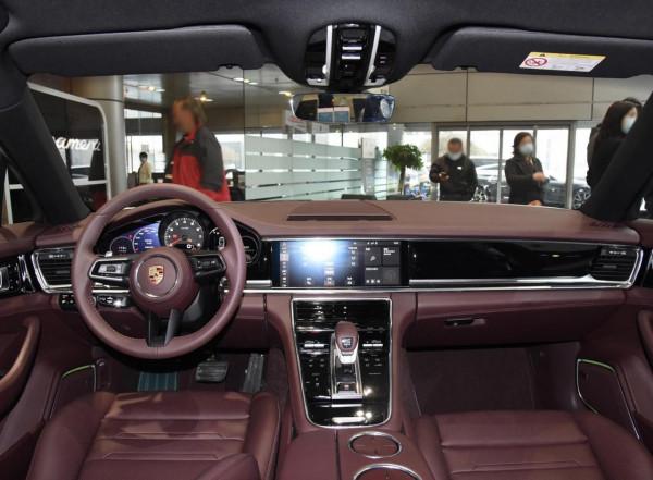 又一行政級車，車長5.2米，入門就有330馬力，還有1483L儲物空間