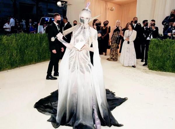 有些晚會,要在中午看,因為早晚會被雷s 有些晚會,要在中午看,因為早晚會被雷s