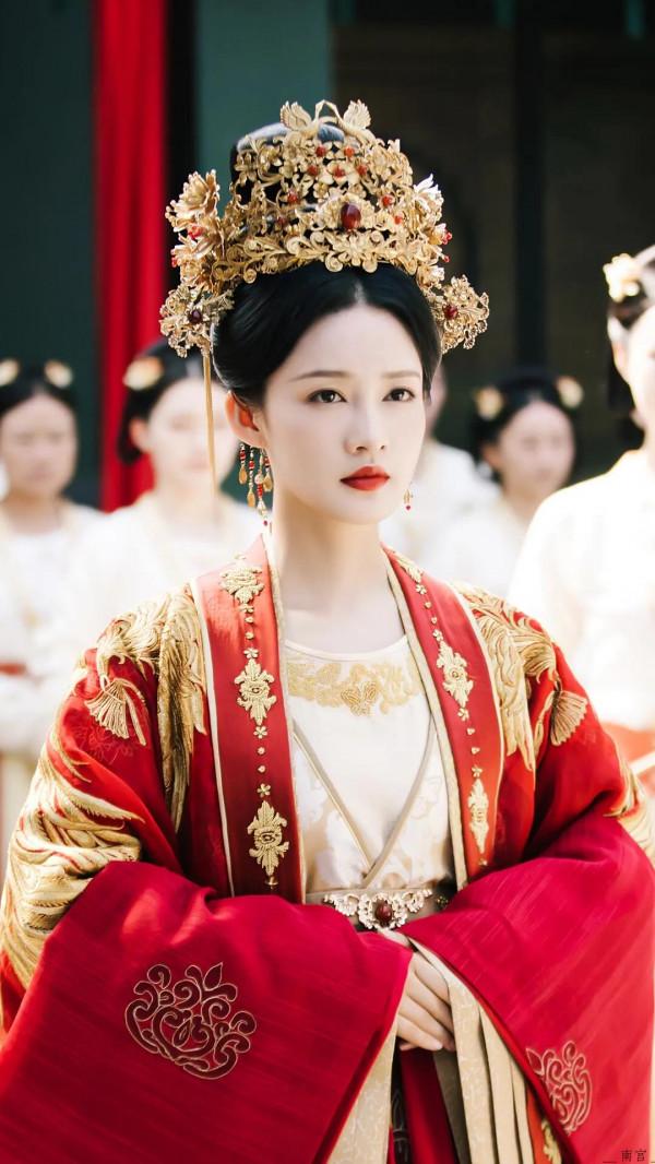 李沁 1990年出生於江蘇省 中國內地影視女演員