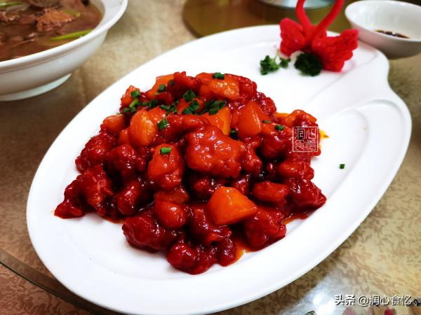 姑姑新房喬遷喜宴，看看1800元一桌的酒席都有哪些菜？您看值嗎？