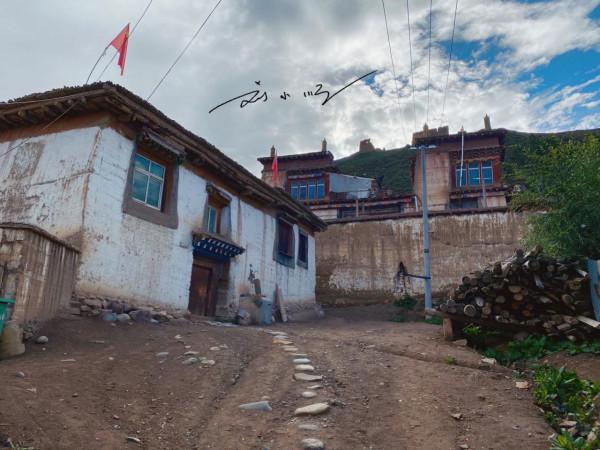 西藏昌都的小眾古鎮，還有一段古長城，知名度卻不高，遊客還不多