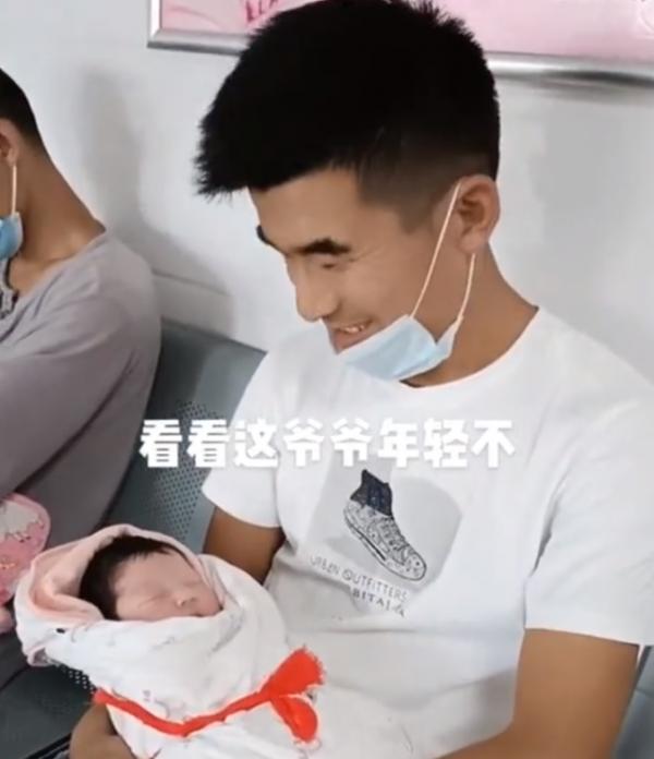 38歲奶奶走紅網路,網友感嘆:85年的我未婚,83年的當了奶奶 38歲奶奶走紅網路,網友感嘆:85年的我未婚,83年的當了奶奶