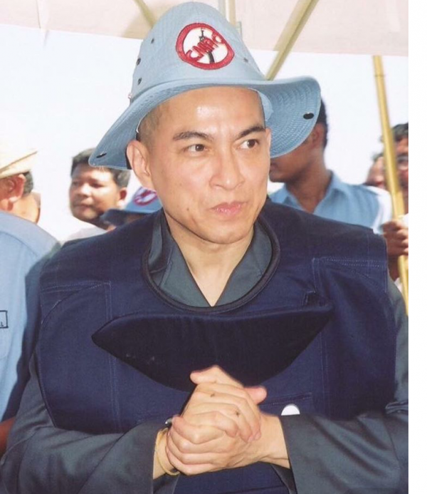 西哈莫尼國王從小就相貌漂亮，他是最英俊的國王，沒有之一