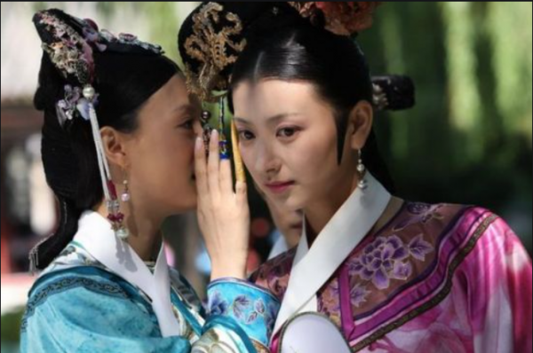 《甄嬛傳》穿幫細節照曝光！淳貴人看錶演玩手機，地上還有菸頭