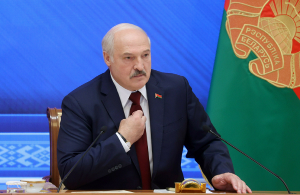 美俄對抗升級？11月22日，歐盟繼續制裁白俄，法國索賠澳大利亞