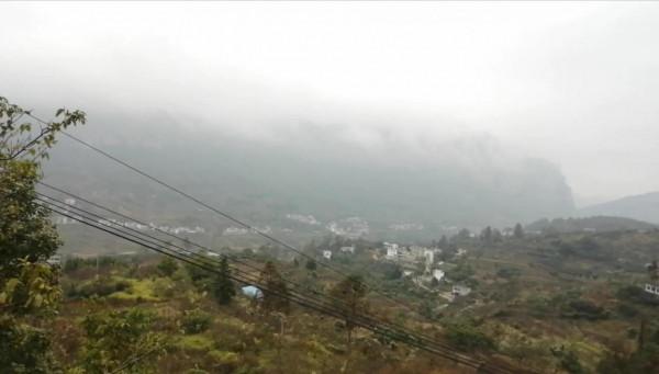 迷人的烏江源百里畫廊被濃霧遮住，我們被勸阻無功而返，無法理解