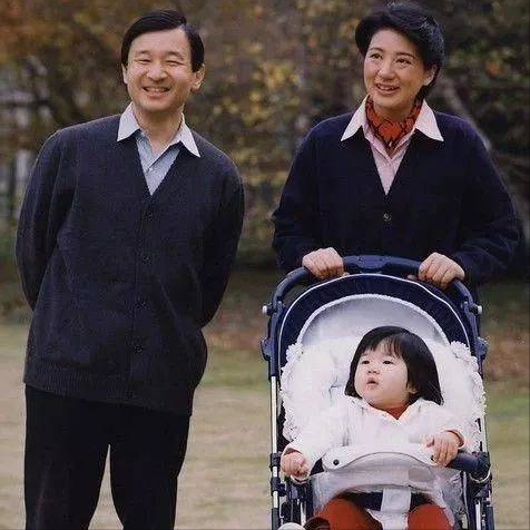 日本豪門兒媳有多難？34歲累到癌症離世，為生兒子慘遭婆家囚禁