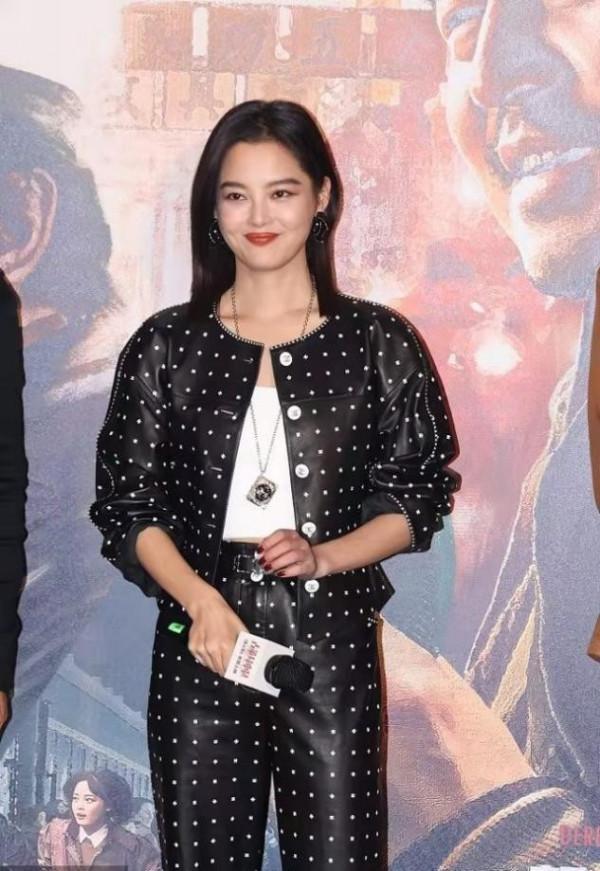 厚嘴唇離了濾鏡多吃虧!辛芷蕾無美顏立馬變土味,瞬間沒了高階感 厚嘴唇離了濾鏡多吃虧!辛芷蕾無美顏立馬變土味,瞬間沒了高階感