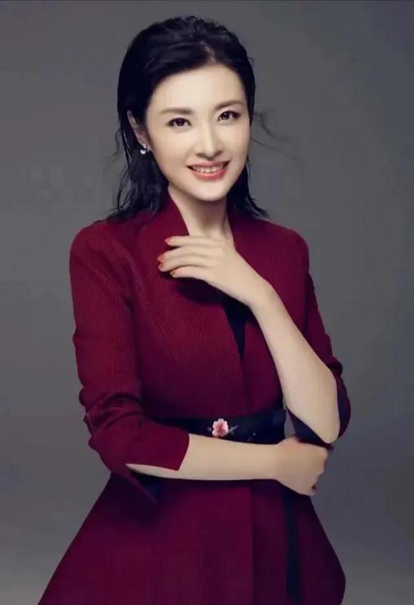 周濤：成熟大氣，溫柔端莊，有著中國女性的古典美