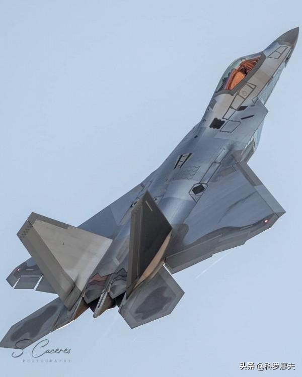 殲-20大批裝備，美空軍內心發虛，駐日美軍緊急加裝反隱身吊艙