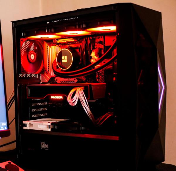 AMD紅全家桶瞭解一下，6900XT和5800X的完美配合