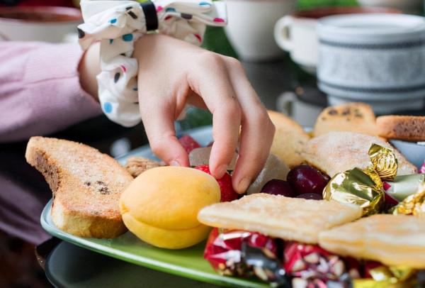 和骨頭搶鈣,和血液搶維生素,你眼中的美食,正在偷走體內營養素 和骨頭搶鈣,和血液搶維生素,你眼中的美食,正在偷走體內營養素