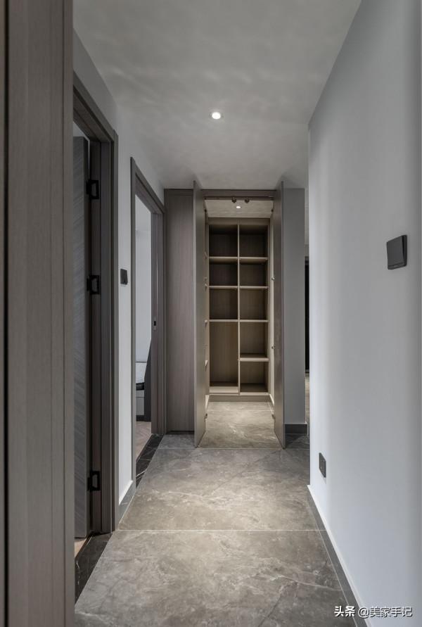 她家138㎡大宅，一進門玄關就把我迷住，客廳設計太棒了！曬一曬