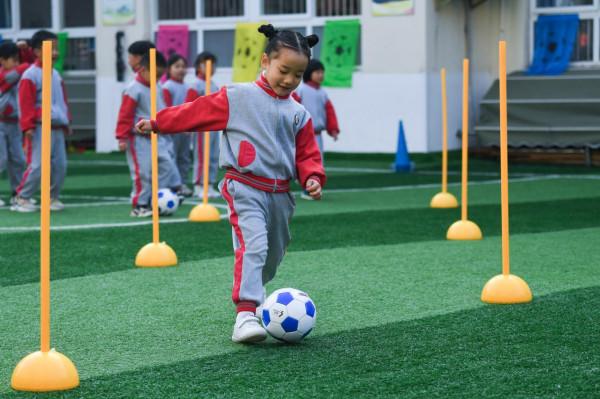 浙江長興：小朋友們的“足球特色周”