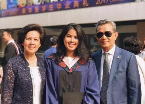 10歲柬埔寨公主真驚豔,倆公主來中國留學,比凱特女兒夏洛特還美 10歲柬埔寨公主真驚豔,倆公主來中國留學,比凱特女兒夏洛特還美