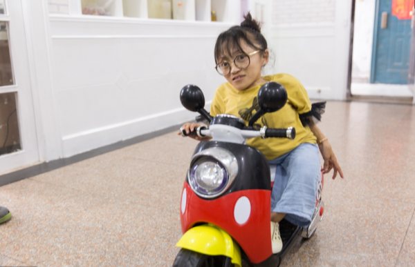 68釐米高姑娘17歲當老闆,嫁帥丈夫,如今買房買車幸福如初 68釐米高姑娘17歲當老闆,嫁帥丈夫,如今買房買車幸福如初