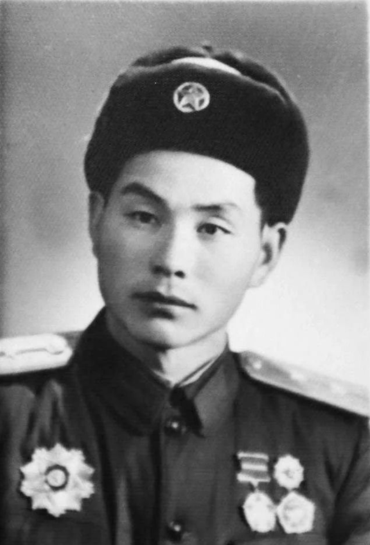 戰功多到驚呆工作人員，9人面對敵軍兩個連，為何拒絕支援