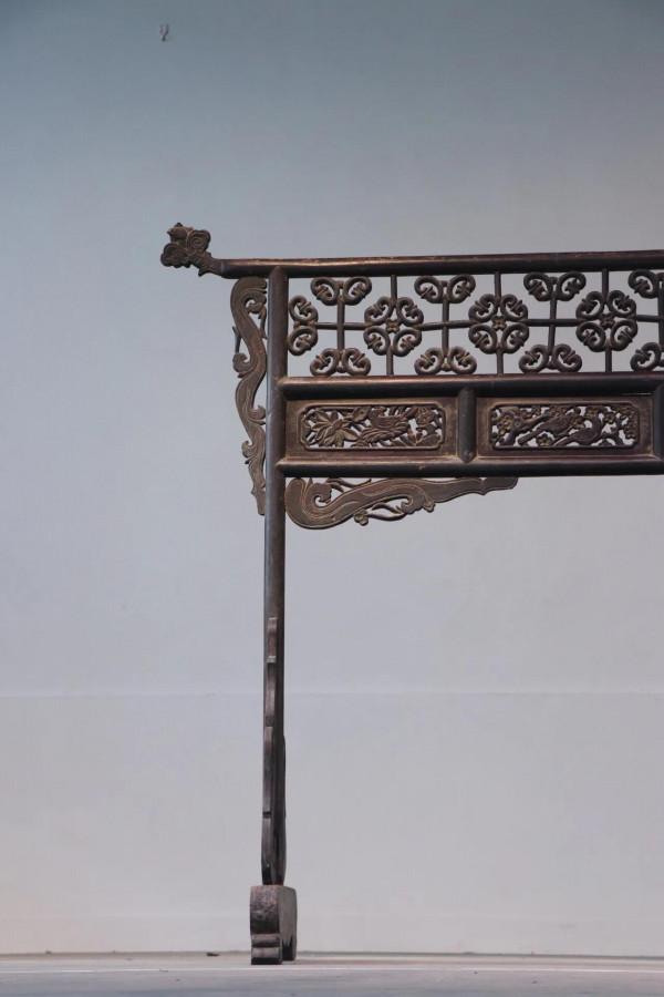 清代衣架楠木 尺寸200-140cm 清代衣架又俗稱“朝服架”