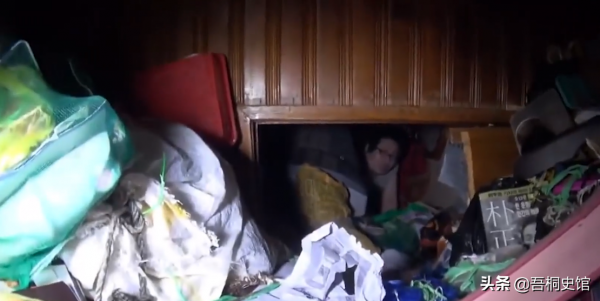 韓國40歲的奇葩兒子，一生啃老迫使75歲父親撿垃圾，一年撿150噸