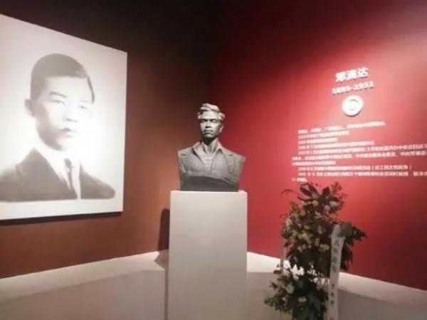 1931年蔣介石秘密槍殺一人，宋慶齡竟罕見勃然大怒，掀翻蔣府桌子