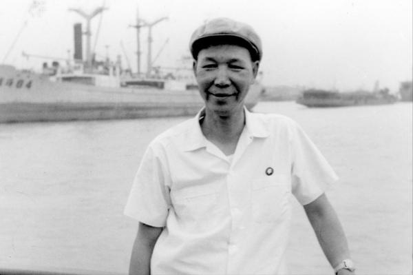 毛主席和兩個小八路，聊天時被攝影師抓拍，聊天內容47年後才披露