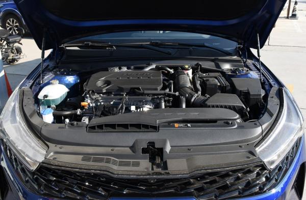 試駕起亞K5凱酷頂配車型,時隔9年的迴歸是否有特點? 試駕起亞K5凱酷頂配車型,時隔9年的迴歸是否有特點?