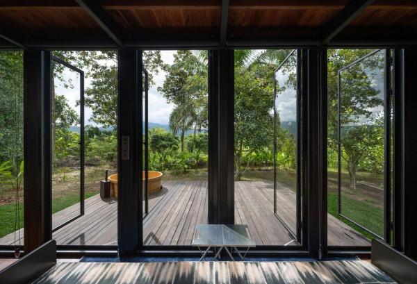 鋼結構與舊木材構築的度假小屋:在標準化構件中尋求個性化表達 鋼結構與舊木材構築的度假小屋:在標準化構件中尋求個性化表達