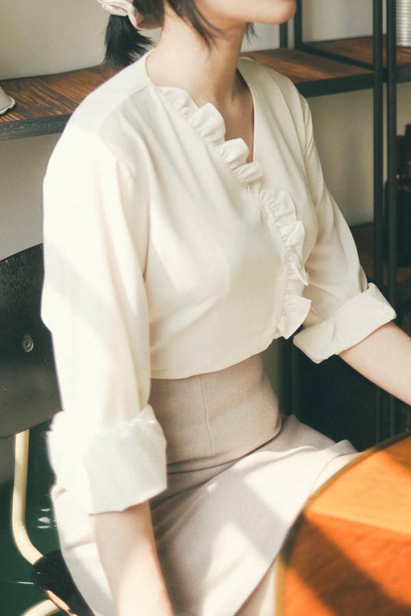 秋天即要滿足通勤,又不失女人味,一件好搭的雪紡襯衫真的是絕了 秋天即要滿足通勤,又不失女人味,一件好搭的雪紡襯衫真的是絕了