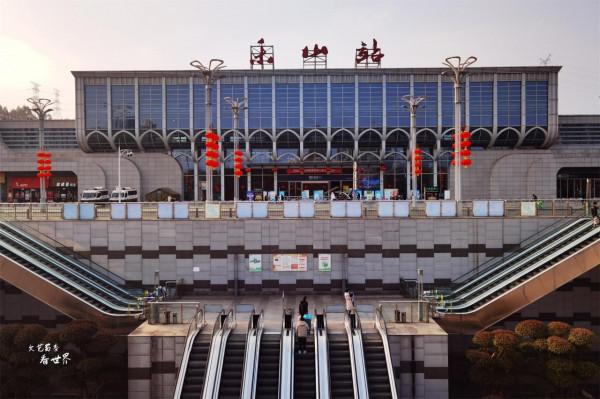 四川最宜居的養老勝地是樂山，成都人都會時常排著隊去吃喝遊玩