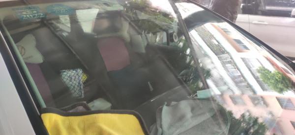 前擋風玻璃去油膜作業