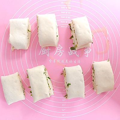 飯店的香蔥花捲為什麼那麼好吃,主要是多了這一步 飯店的香蔥花捲為什麼那麼好吃,主要是多了這一步