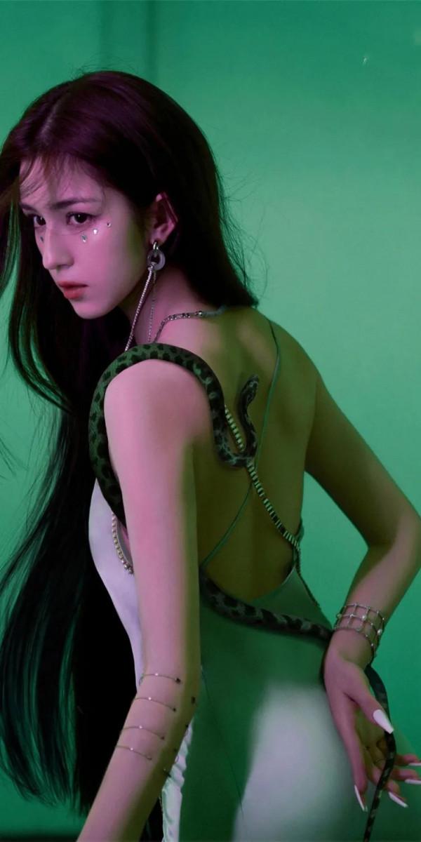 5位新疆美人珠寶加持：佟麗婭，熱巴，娜扎，麥迪娜...誰最美？