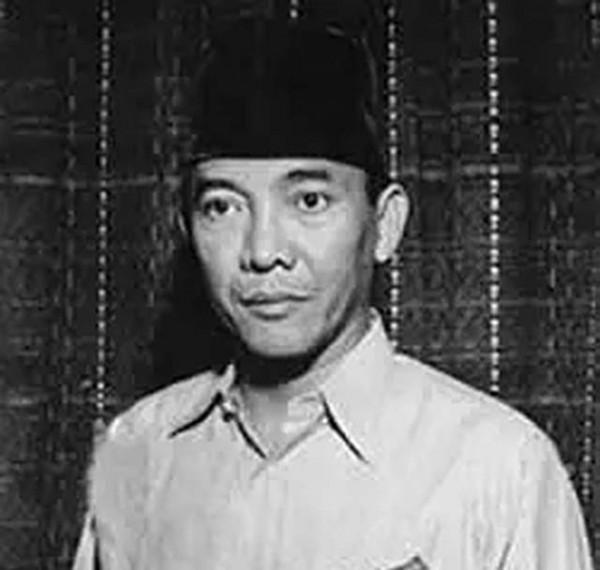 58歲印尼總統看上19歲日本藝伎,3年後,將其娶回家當四房老婆 58歲印尼總統看上19歲日本藝伎,3年後,將其娶回家當四房老婆