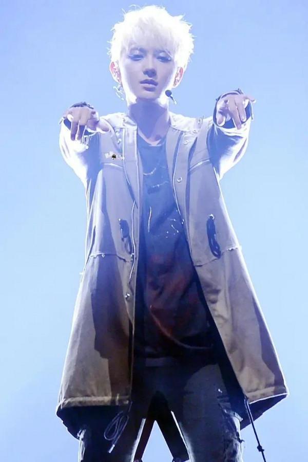 頂級男神黃子韜，帥成漫畫裡的人物