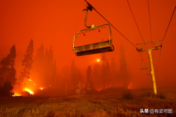 2021年最黯淡的14張照片，這個世界究竟咋了？