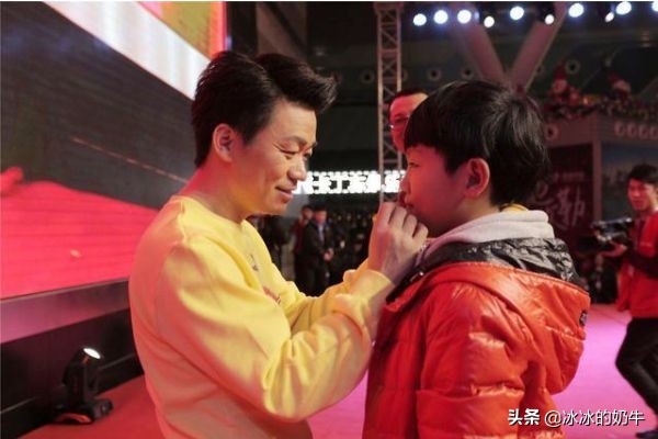 王寶強的兒子已經長大,這長相,可以證明和宋喆沒有半毛錢關係了 王寶強的兒子已經長大,這長相,可以證明和宋喆沒有半毛錢關係了