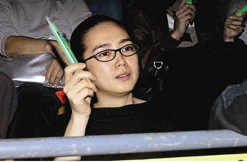 甘願被藏21年,46歲為劉德華生子,朱麗倩真的太狠了 甘願被藏21年,46歲為劉德華生子,朱麗倩真的太狠了