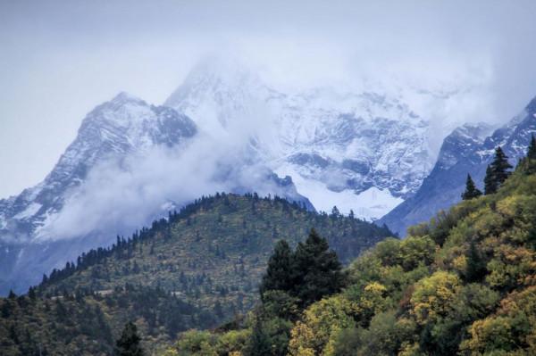 川藏騎行意義何在？13驢友雨中起爭執，結果太氣人
