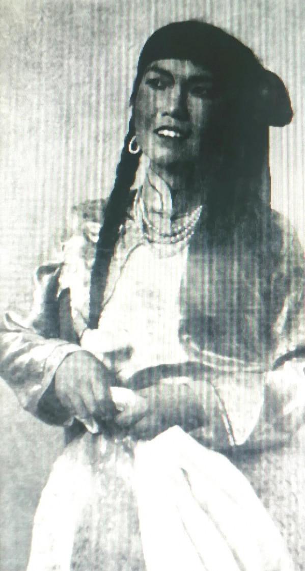 隨八千湘女上天山，為建設可可托海作貢獻