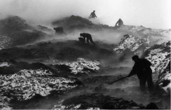 1942年,劉少奇送1萬兩黃金到延安,解決燃眉之急,這黃金哪來的 1942年,劉少奇送1萬兩黃金到延安,解決燃眉之急,這黃金哪來的