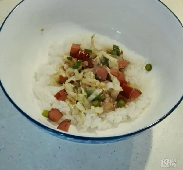 不肯吃孩子的剩飯，被教育不配當媽？“好媽媽”的標準究竟誰來定