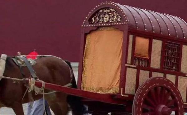 民間故事:男子雨夜借宿,一個美貌女子託夢道:快逃,這是墳墓 民間故事:男子雨夜借宿,一個美貌女子託夢道:快逃,這是墳墓