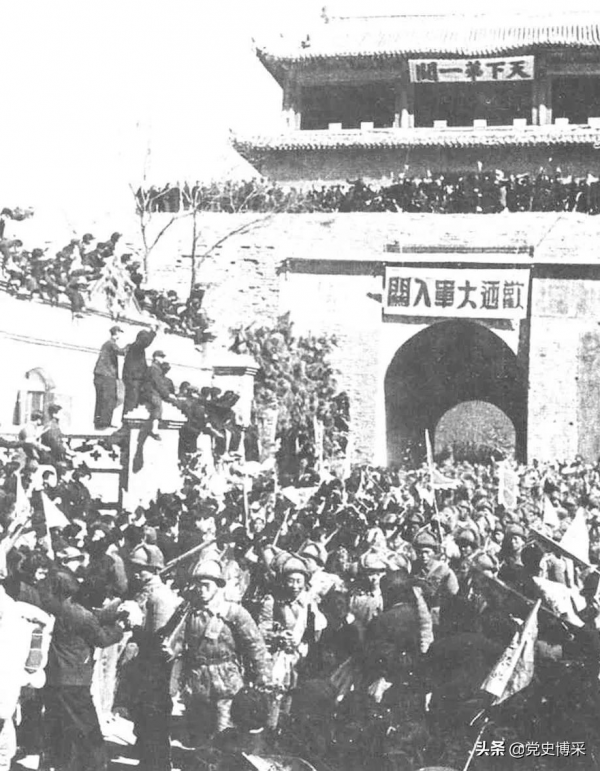 平津決戰，蔣介石傅作義判斷失誤，林彪兩次戰略性建議，毛澤東果斷命令東北野戰軍提前入關成為關鍵