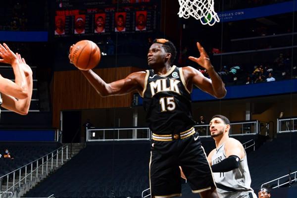 美媒評現役十大中鋒，大帝屈居第二