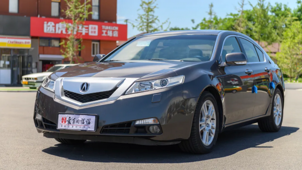 誰說我是雅閣王?超稀有3.5L自吸V6謳歌TL 誰說我是雅閣王?超稀有3.5L自吸V6謳歌TL