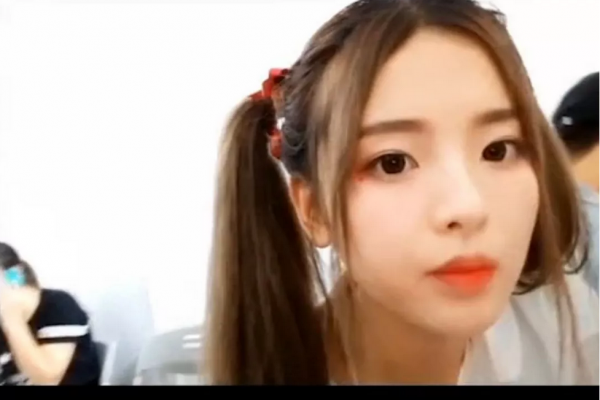 楊超越：從流水線打工人到走紅，讓多少二代們不服氣但又無可奈何