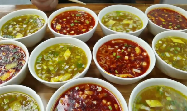 乾縣美女咸陽賣非遺美食,女孩子一口氣能吃30碗,一天賣出5000碗 乾縣美女咸陽賣非遺美食,女孩子一口氣能吃30碗,一天賣出5000碗